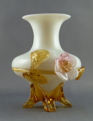 Harrach custard glass vase with flower and leaves
Four feet. Likely Harrach
Keywords: blown;vase;czech