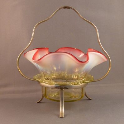 Opalescent pink rim preserve dish
With stand (bent)
Keywords: british;table;blown