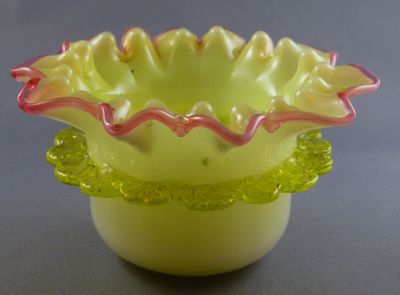 Pink rim preserve dish
Uranium frill
Keywords: blown;table