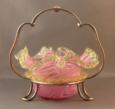 Richardson? pink swirl preserve dish
Polished pontil mark
Keywords: blown;british;table