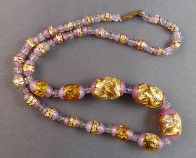 Venetian foil beads in pink with uranium
Crystal spacers
Keywords: murano;uranium