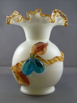Custard glass vase with plums and leaves
Bicolour leaves. Ground pontil mark. Bohemian
Keywords: blown;vase;czech