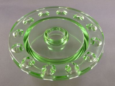 Inwald Poisson Volant flower block
No. 12865. Shown in the 1932 H. Markhbeinn catalogue as No. 9330
Keywords: czech;pressed;centrepiece;vase