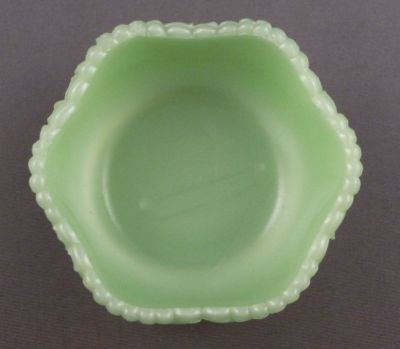 Portieux salt
Marked inside. French
Keywords: frenchdutchbelg;pressed;table