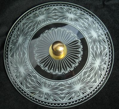 Spiegelunion Flabeg? powder bowl lid
Screen printed outside, slumped
Keywords: german;sold;enamelgilt;bathbed