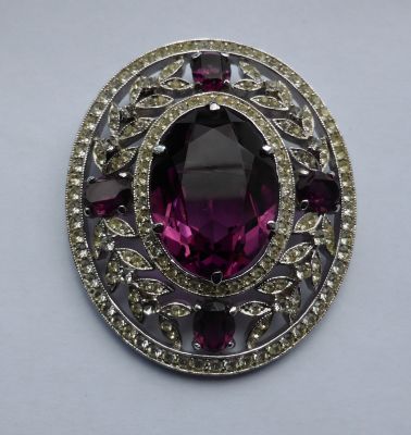 Faux amethyst and diamond brooch/pendant
Purple and clear glass stones
Keywords: sold