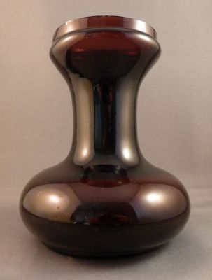 Purple Tye-shape hyacinth vase, B
Ground rim, two mould seams
Keywords: vase;hyacinth