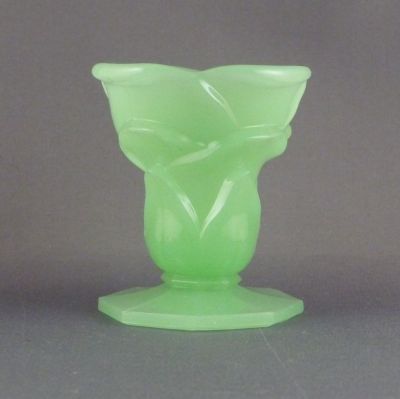 Reich 8791 posy vase, jade
Matches grapefruit dish 1936
Keywords: czech;pressed;vase