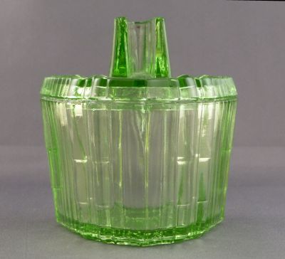 Reich 8975 powder bowl
1934
Keywords: german;pressed;bathbed