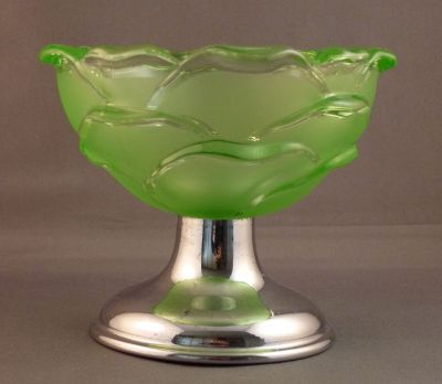 Reich sugar bowl 1934
Chromed base attached with plaster of Paris. Possibly UK market exclusive with chrome base
Keywords: czech;pressed;table