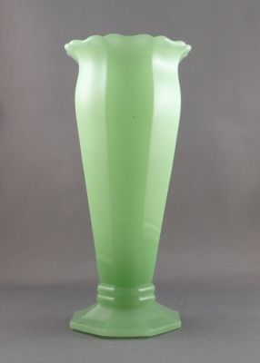 Reich Viktoria, jade 
Vase 4857. 20cm. Also made in cloud glass
Keywords: czech;pressed;vase