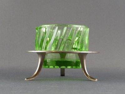 Brockwitz ribbed salt in stand
No. 8419, seen in 1925 catalogue
Keywords: pressed;table;german