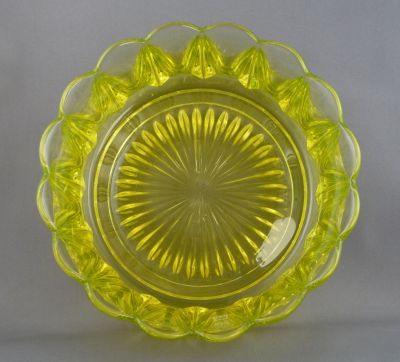 Riihimäen Lasi Kruunu (Crown) fruit bowl
Design in 1915 catalogue and made until 1970s. Label used from 1969.
Keywords: scandi;pressed;table;dessert