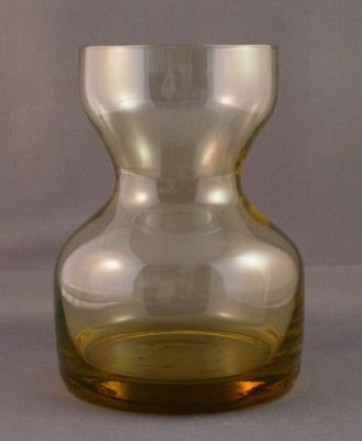 Amber uranium Rimac Lotus hyacinth vase
Goudamber (uranium) No. 91001. Rimac designed and distributed.
Keywords: hyacinth;frenchdutchbelg;blown