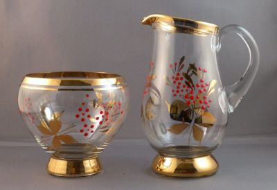 Romanian enamelled and gilded creamer/milk jug and sugar bowl
1950s/60s?
Keywords: enamelgilt;sold;table