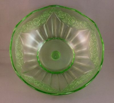 Rose swag compote top
Keywords: centrepiece;table;pressed