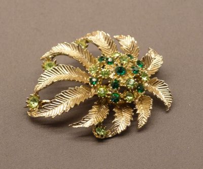 Brooch, light green stones uranium
Keywords: uranium;sold