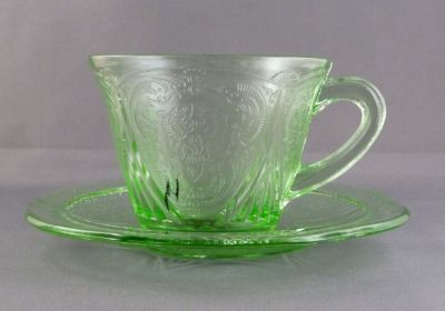 Hazel Atlas Royal Lace cup and saucer
1934-1941. Green uranium
Keywords: american;pressed;table