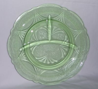 Hazel Atlas Royal Lace grill plate
Base. Green uranium
Keywords: american;pressed;table