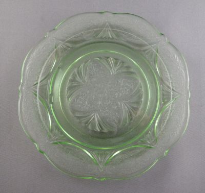 Hazel Atlas Royal Lace tea plate
Green uranium
Keywords: american;pressed;table