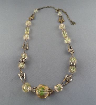 Rubina verde beads
Art Nouveau? 1910s/20s? Lost plating
Keywords: uranium