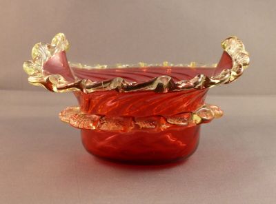 Ruby and uranium preserve dish
Optic swirled rib.  British
Keywords: blown;british;table