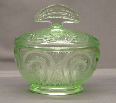 Bagley Rutland dressing table pot, large
3078 3.5 x 3.745in.
Keywords: bathbed;pressed;british;sold