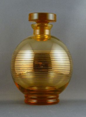 Amber uranium schnapps decanter
Semi-hollow stopper. Czech? Gilded
Keywords: barware;blown;czech;enamelgilt