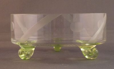 Engraved sugar bowl
Uranium feet
Keywords: blown;table;sold;engraved