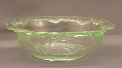 Pale green uranium scroll, dessert bowl
Keywords: pressed;table