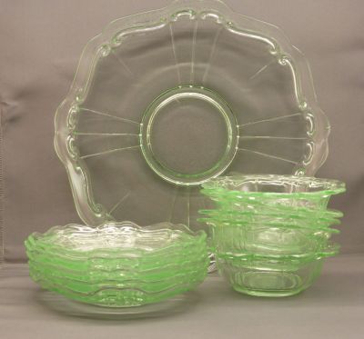 Pale green uranium scroll, set
ID unknown. Pale green = Brockwitz. Highly polished base rim = Inwald
