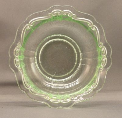 Pale green uranium scroll, dessert bowl
12 cm
Keywords: pressed;table