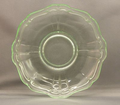 Pale green uranium scroll, underplate
14 cm
Keywords: pressed;table