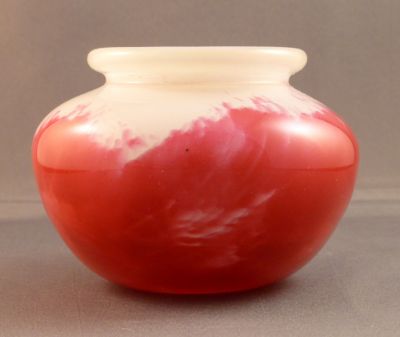 Selkirk posy vase
Marked, labelled and dated 1992
Keywords: blown;vase