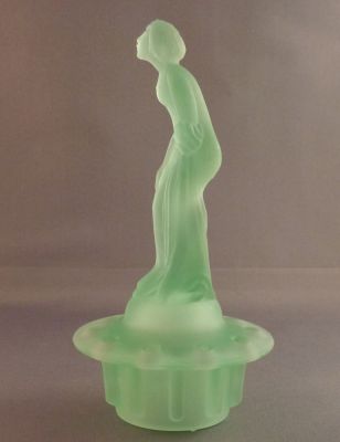 September Morn
Side
Keywords: figure;czech;pressed;centrepiece;vase