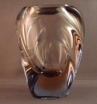 Skrdlovice Emanuel Beranek 5459 two-tone side-lobed vase
Keywords: blown;vase;czech