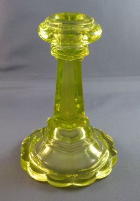 Joseph Webb or Edward Moore (4725) uranium candlestick
Stourbridge or South Shields?
Keywords: candle;british;pressed