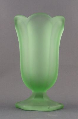 Davidson Chippendale 1226 vase
Labelled one seen. More evidence that Davidson produced green uranium glass! Nominal 14 cm. early 1930s
Keywords: pressed;british;vase;sold