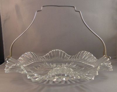 Sowerby 2455 cake plate
With clip-on handle
Keywords: pressed;table;sold;dessert