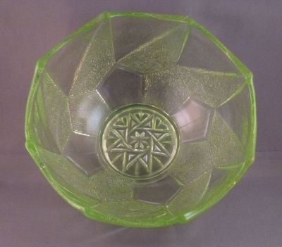 Sowerby 2596 fruit bowl
8 in
Keywords: british;pressed;table;dessert