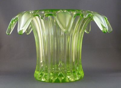 Sowerby 2505 Iris vase
1930s
Keywords: british;pressed;vase