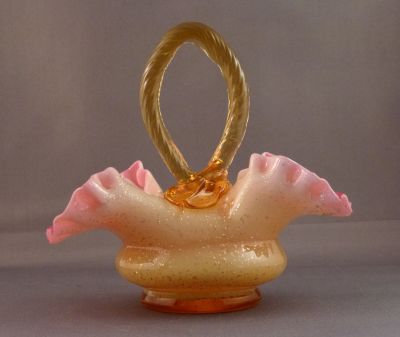 Mica spangle basket
Sharp pontil mark
Keywords: czech;vase