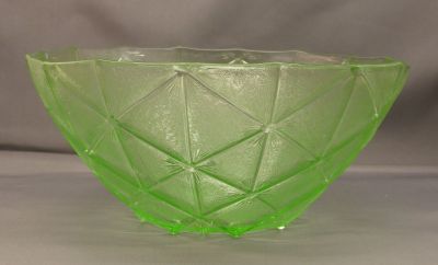 Hexagon pattern pressed glass fruit bowl
8 in. diameter; 3.75 in. deep
Keywords: table;sold;dessert