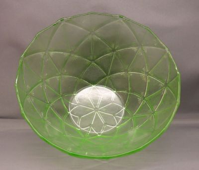 Hexagon pattern pressed glass fruit bowl
Keywords: table;sold;dessert