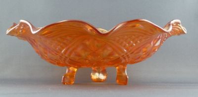 Matthew Turnbull? Stars and Studs (aka Kokomo)
Fluted bowl. Three feet
Keywords: table;british;carnival;dessert