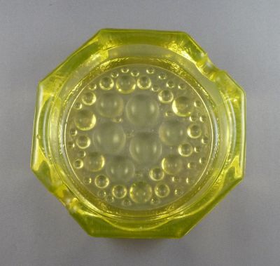 Riihimäen Lasi Stella Polaris uranium ashtray
Nanny Still. 1968 till 1975.
Keywords: pressed;scandi;ash