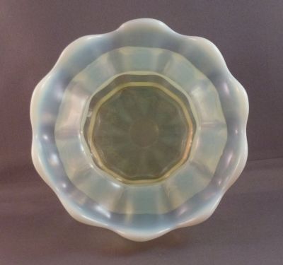 Stuart ribbed opal posy with scalloped rim
Top
Keywords: blown;british;vase