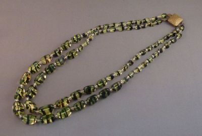 Green uranium stripy beads
Double string. Czech?
Keywords: czech;uranium