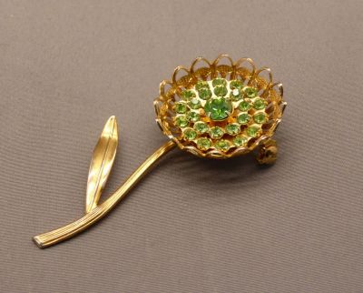 Brooch, uranium stones
Gold (?) plated
Keywords: uranium