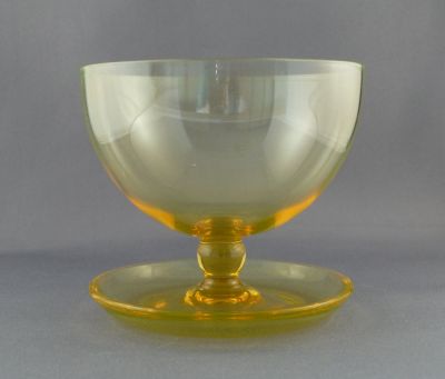 Walsh Walsh? grapefruit dish
Keywords: blown;british;table;dessert